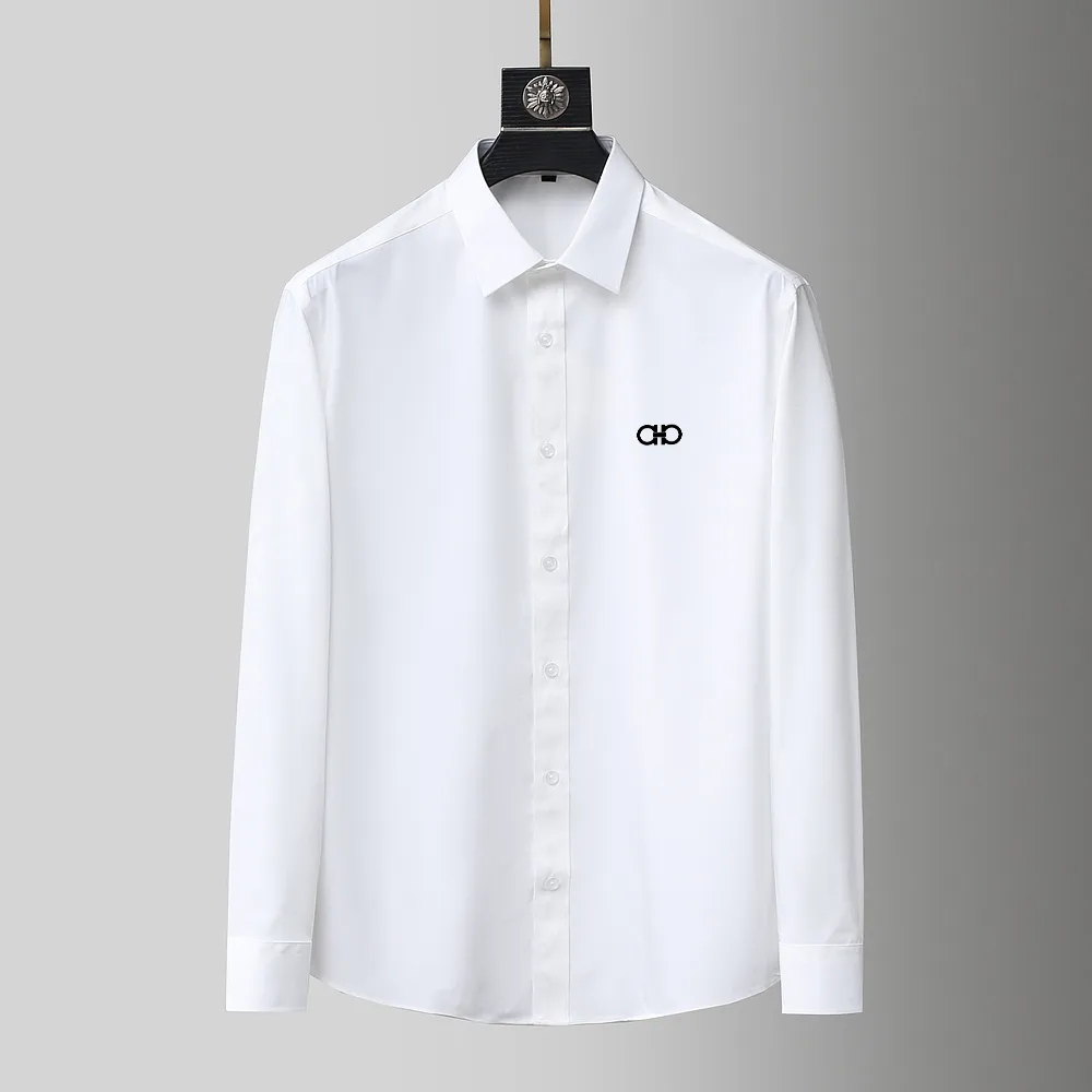 Ferragamo's super heavyweight shirts are on sale in limited quantities. The designer uses a concise and simple style to integrate the expression of minimalism in clothing. The long-sleeved shirt 👔 is casually matched, fashionable and slim, simple and smooth lines, leading to the most masculine temperament 😎. The buttons are made of shell raw materials, 💯 perfectly reproduced, simple and elegant, easy to control in any occasion, using imported high-density and high-count pure cotton, ✂️Counter Size M-3XL (39-43)✂️